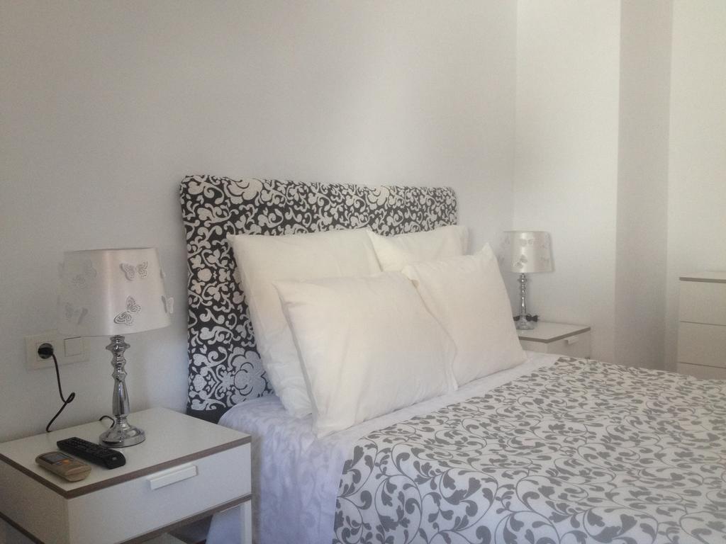 Hostal Montilla Sotogrande 托雷加迪亚罗 外观 照片