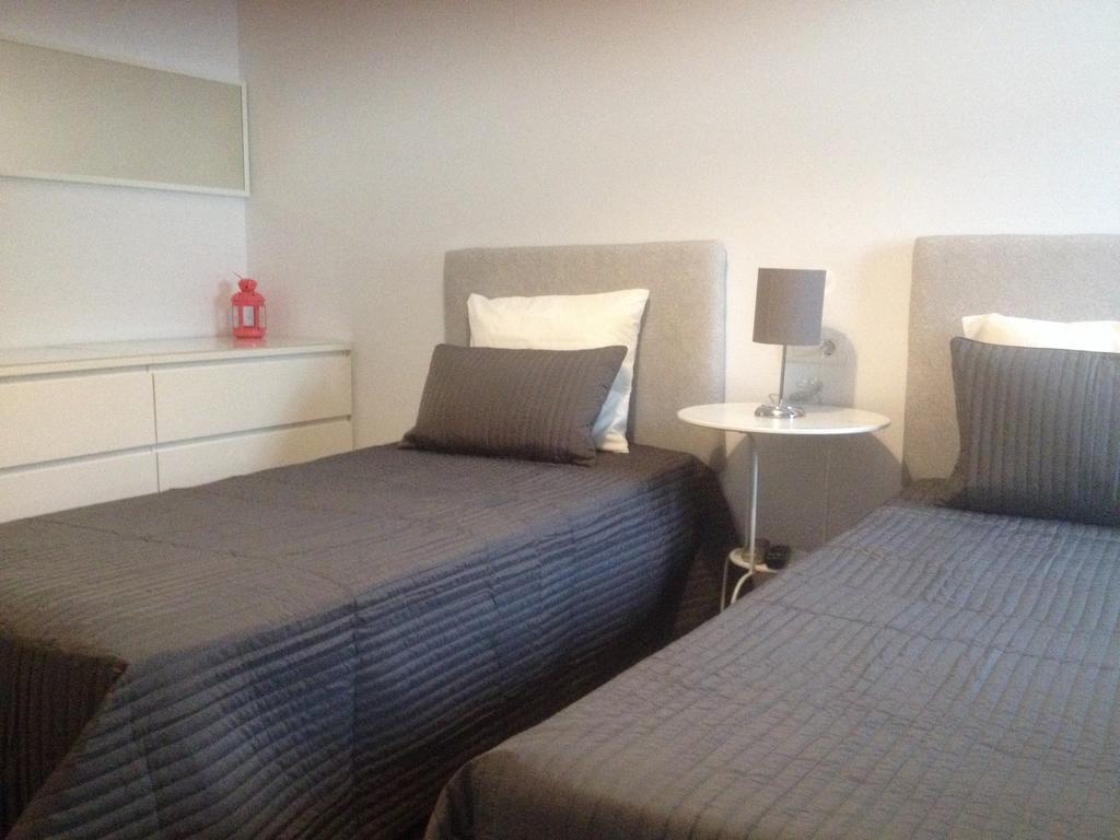 Hostal Montilla Sotogrande 托雷加迪亚罗 外观 照片