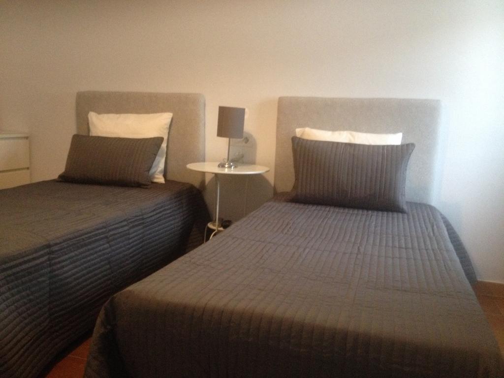 Hostal Montilla Sotogrande 托雷加迪亚罗 外观 照片