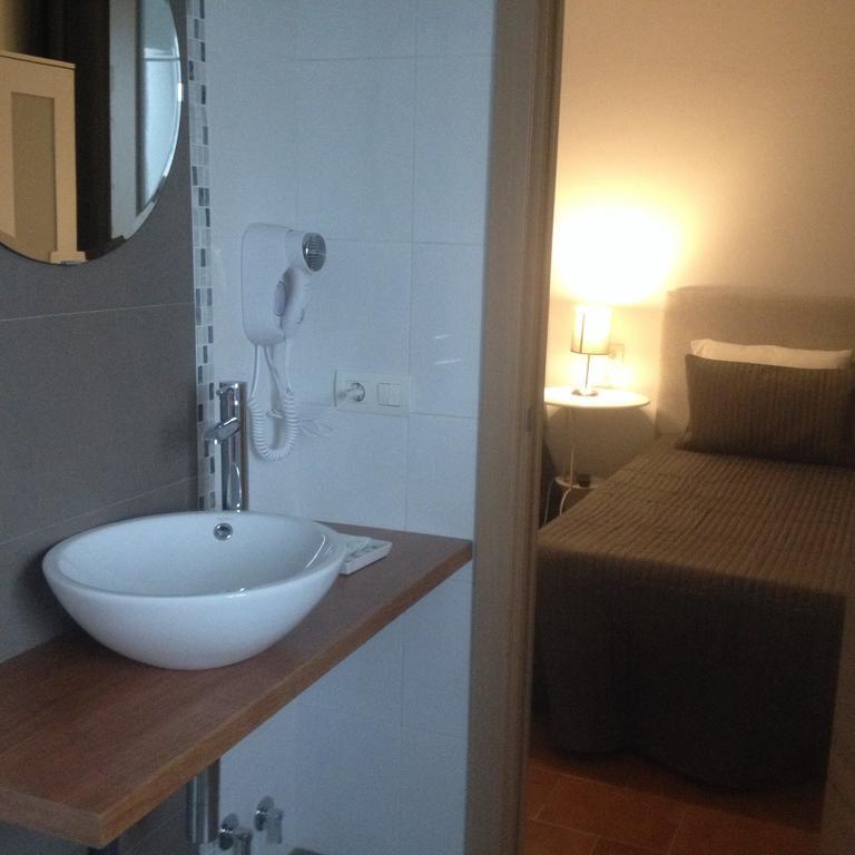 Hostal Montilla Sotogrande 托雷加迪亚罗 外观 照片
