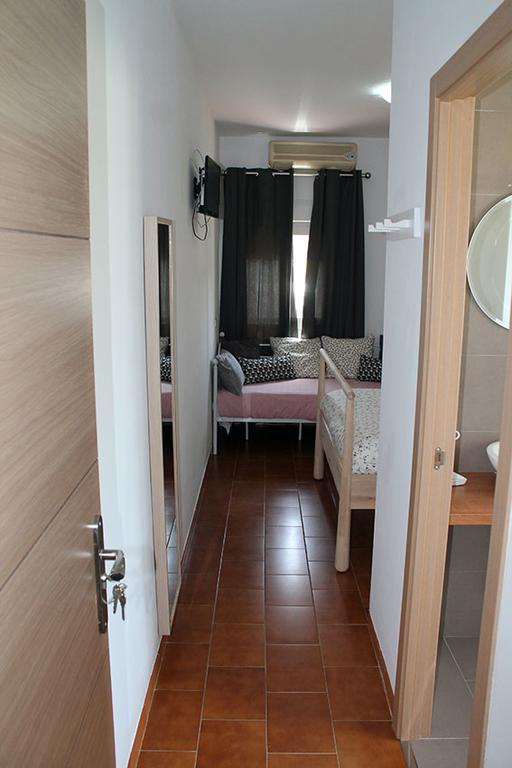 Hostal Montilla Sotogrande 托雷加迪亚罗 外观 照片