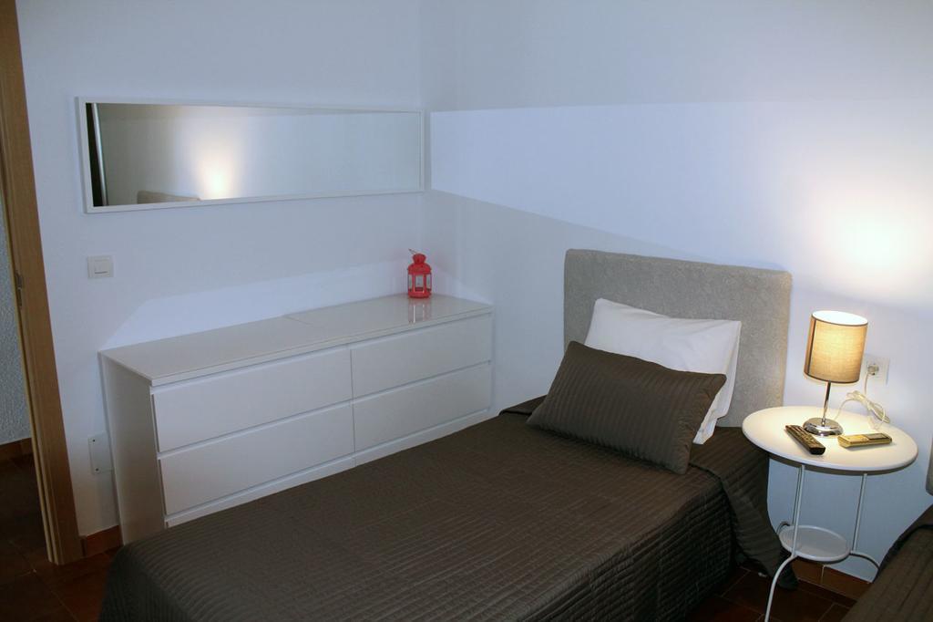 Hostal Montilla Sotogrande 托雷加迪亚罗 外观 照片