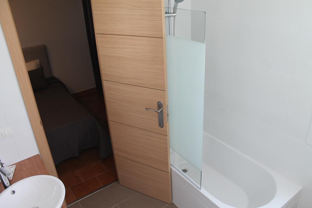 Hostal Montilla Sotogrande 托雷加迪亚罗 外观 照片